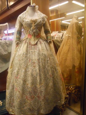 Un traje típico de fallera.