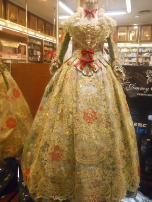 Un traje típico de fallera.